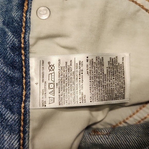 Old Navy Slouchy Straight Hugh Rise Frayed Blue Jean Shorts - Picture 5 of 7